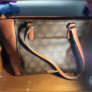 Adrienne Vittadini purse hardly used